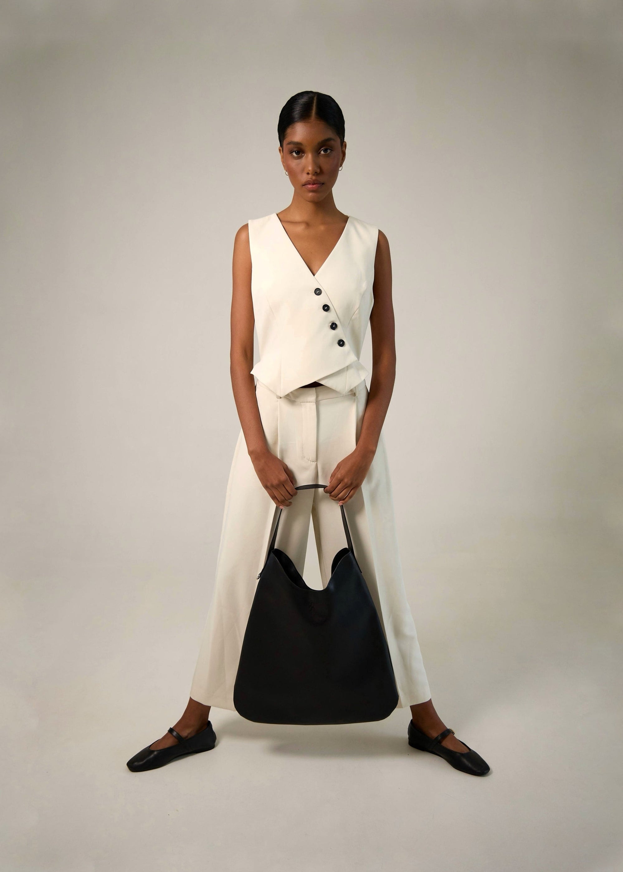 Raiz Carryall Black – Sentient | Olive-Based Leather Hobo