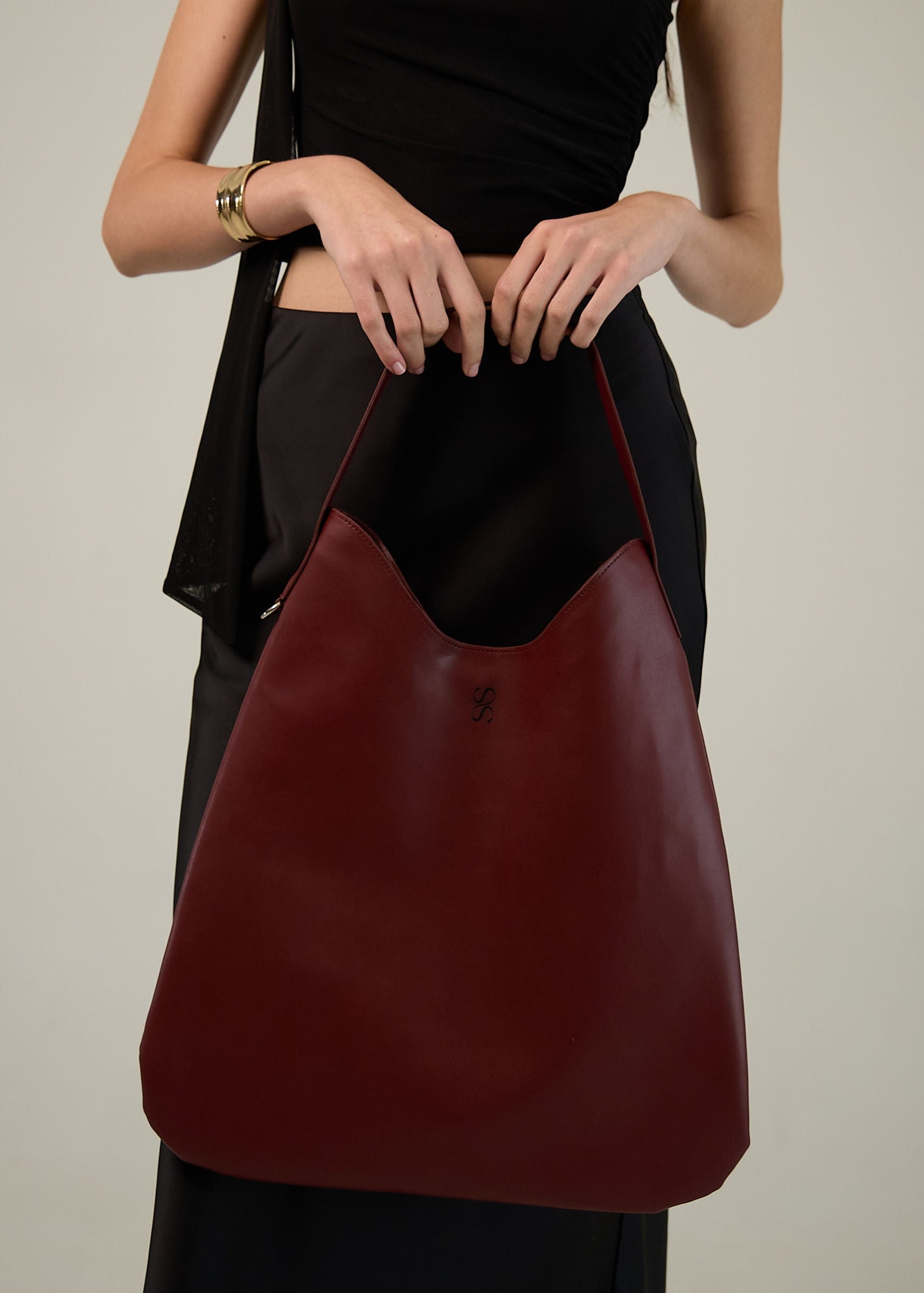 Raíz Carryall Cherry - Sentient | Hobo in Oleatex Leather