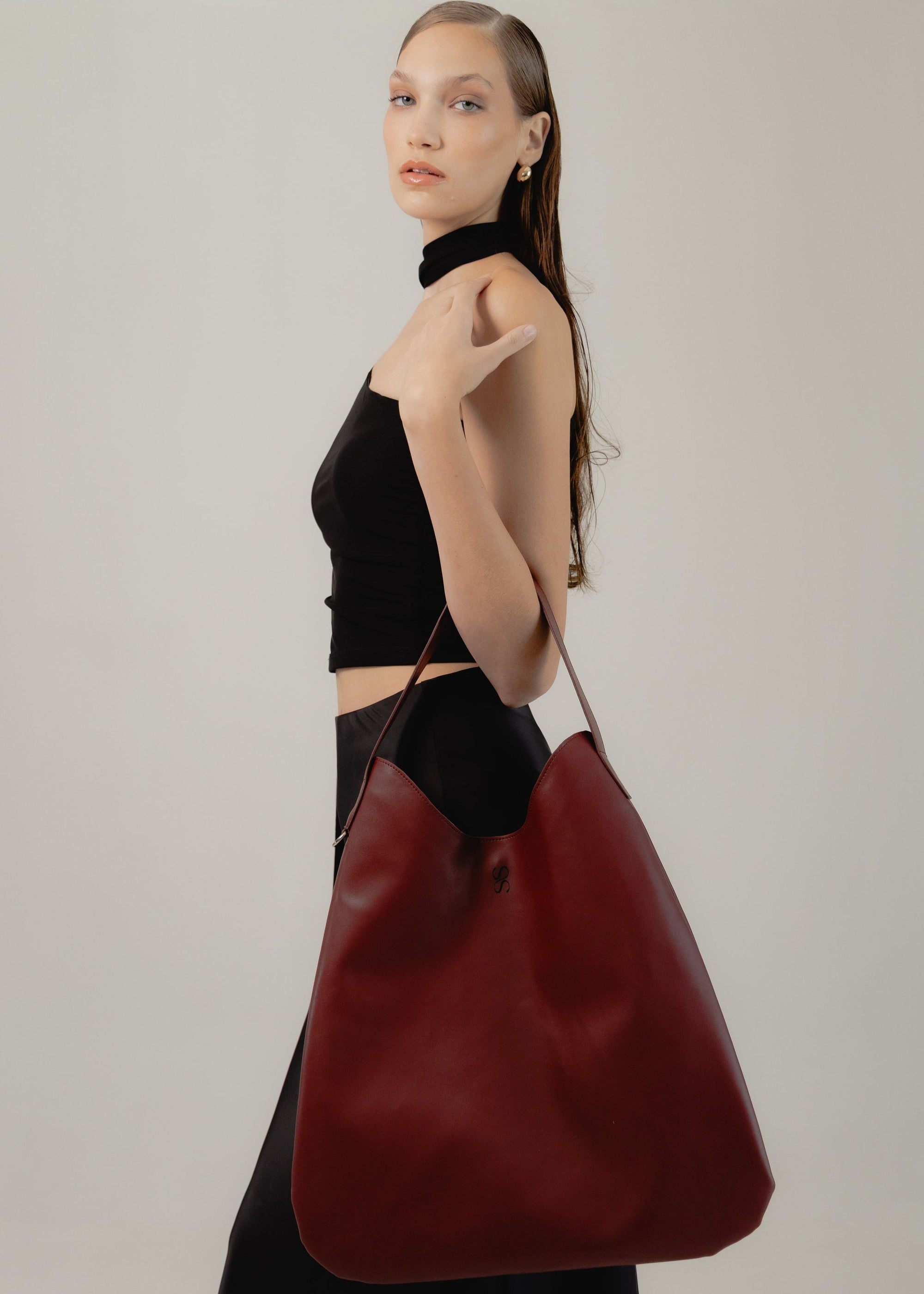 Raíz Carryall Cherry - Sentient | Hobo in Oleatex Leather