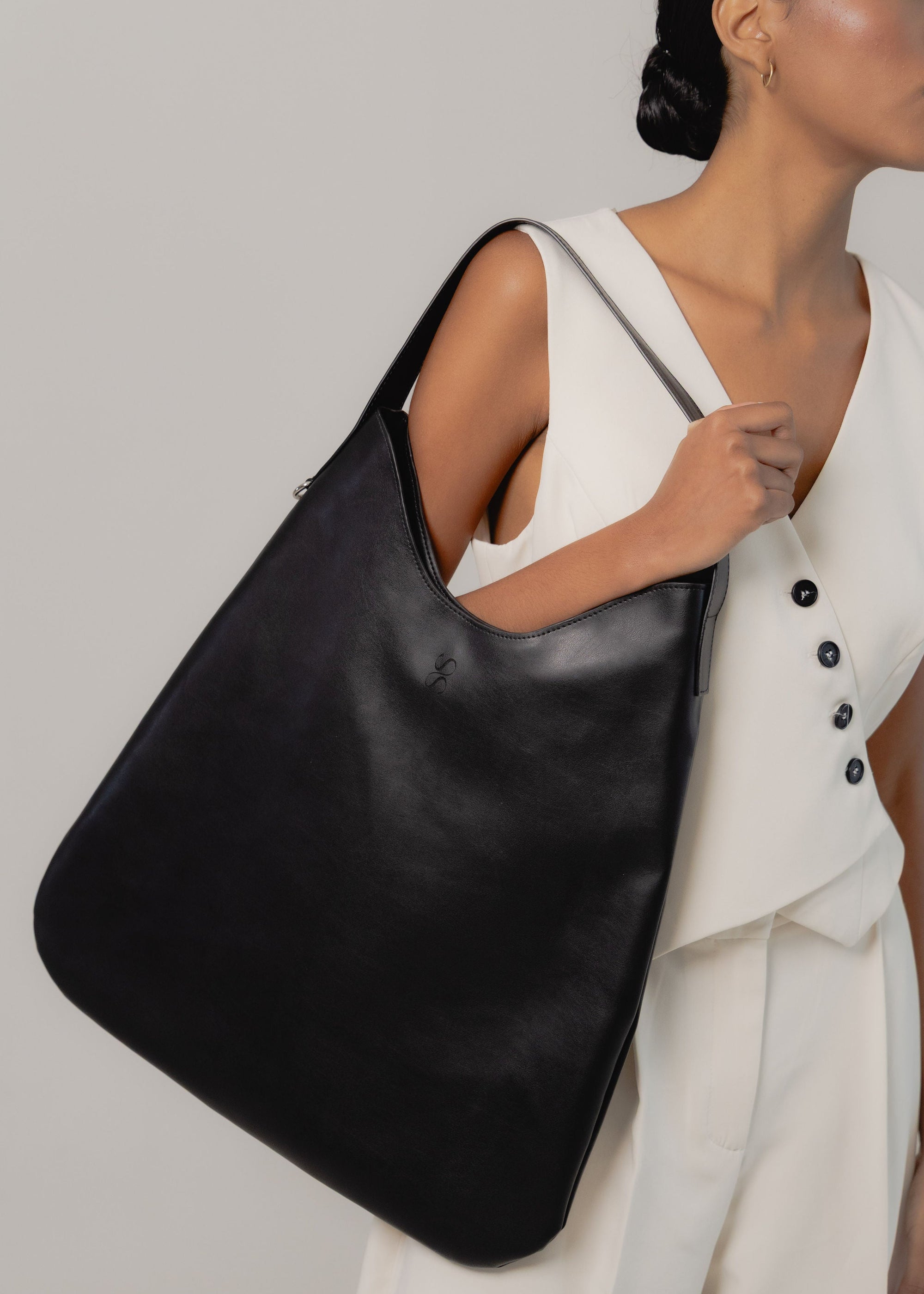 Raiz Carryall Black – Sentient | Olive-Based Leather Hobo