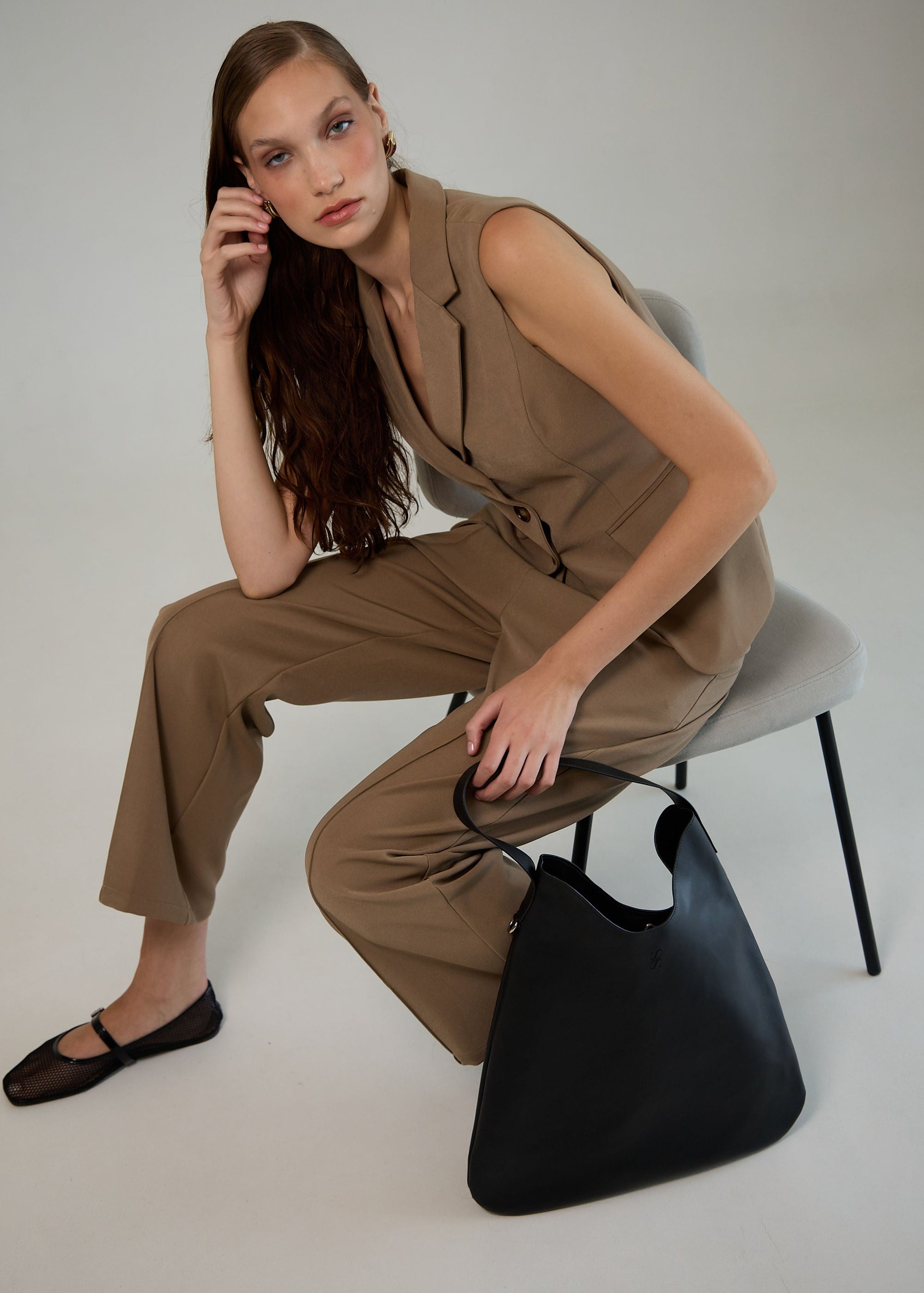 Raiz Carryall Black – Sentient | Olive-Based Leather Hobo